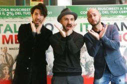 Italiano Medio – Conferenza Stampa
