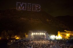 Gli alieni di Men in Black nel cielo di Giffoni