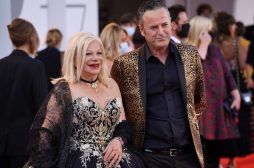 Sandra Milo sbarca al Lido per promuovere FREE – LIBERI di Fabrizio Maria Cortese