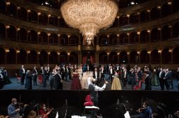 Sul divano con InsideTheShow: venerdì 9 aprile