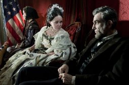 Dieci anni fa usciva Lincoln, il film sulla buona politica del regista di The Fabelmans