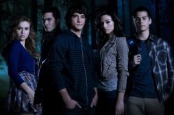 Paramount+ presenta il trailer ufficiale di Teen Wolf: il film
