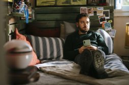 Una fottuta bugia, dal 17 maggio al cinema